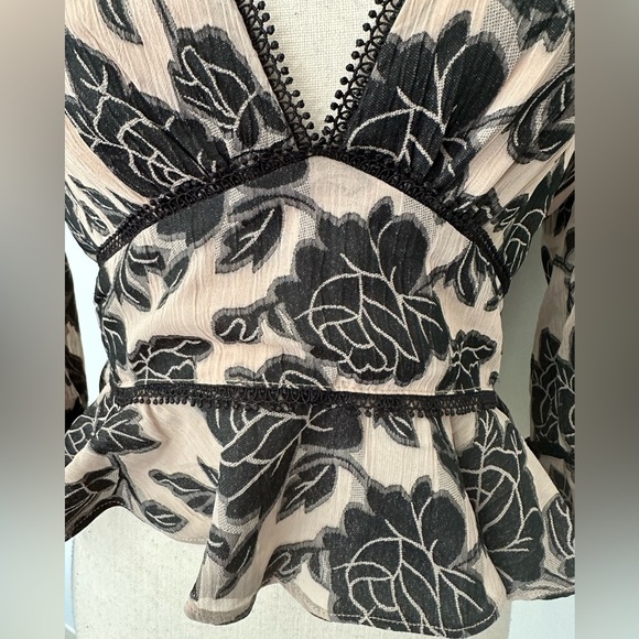 DO+BE Black and Cream Blouse Top V neck Lace  All Over Floral Print S NWOT - Picture 3 of 10